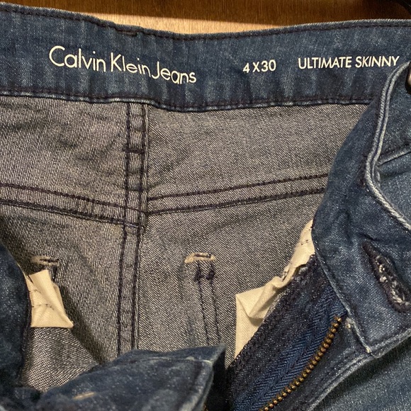CALVIN KLEIN medium washed denim jeans. Classic back pocket stitching. Size US 4 - Picture 5 of 9